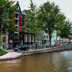 Downtown Canal View Albergue